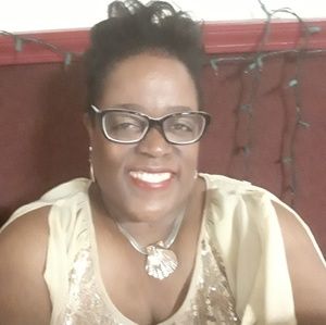 Meet your Posher, Debra